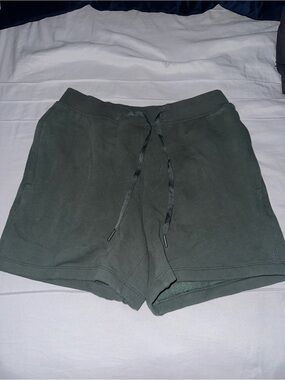 lululemon men’s steady state shorts 5” size Medium